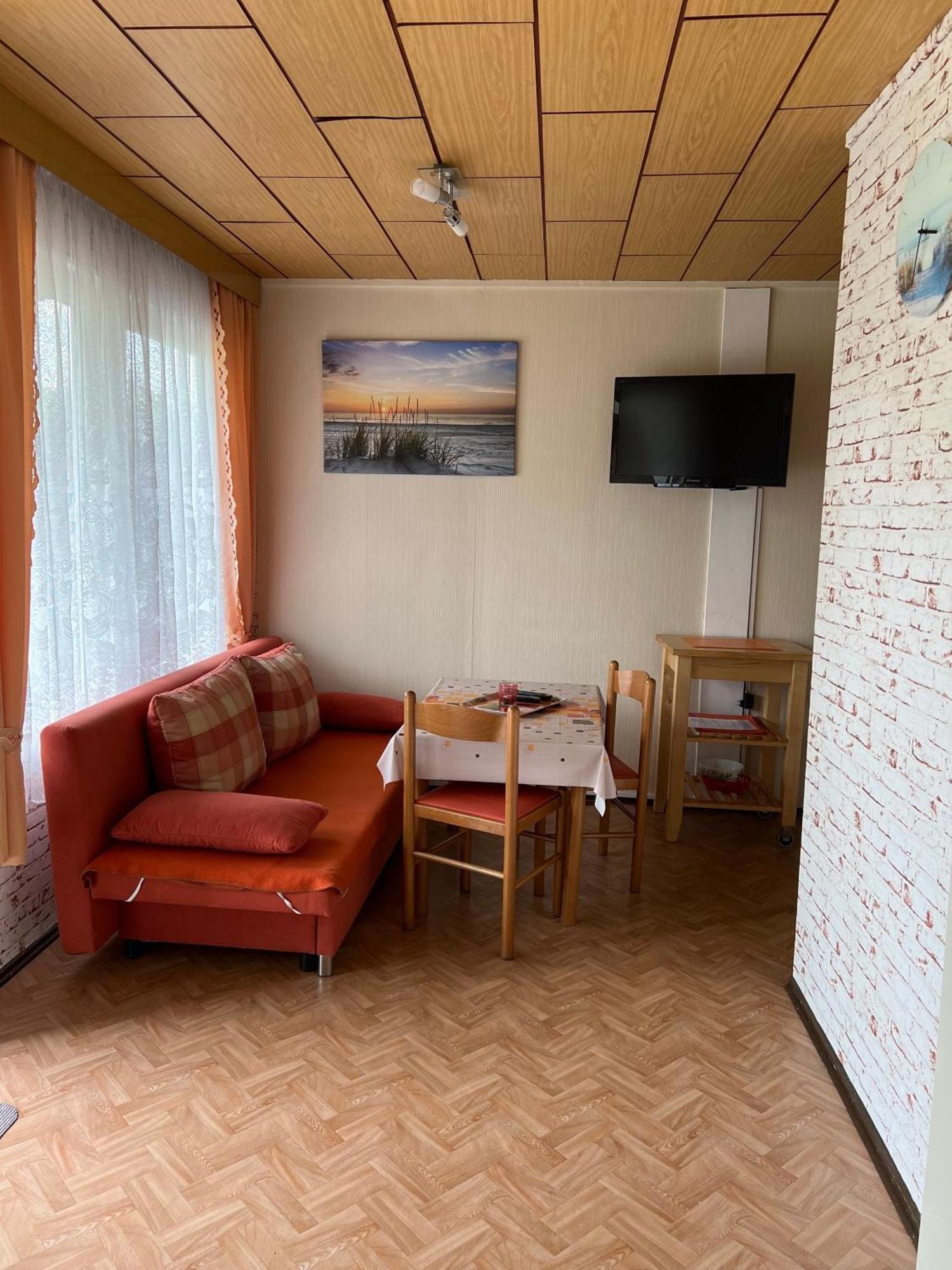 Ferien-Bungalow Im Seebad Ueckermuendeot Bellin Esterno foto